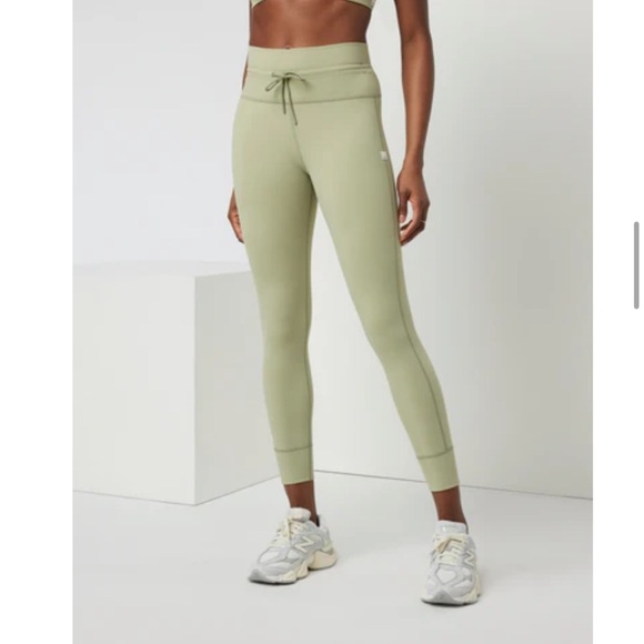 Vuori Women's XL Daily Legging Green Sprout NWT High Rise 7/8 Insteam No-Slip - Picture 2 of 8